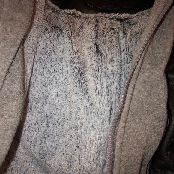 Large women’s leather coat - Picture 3 of 6